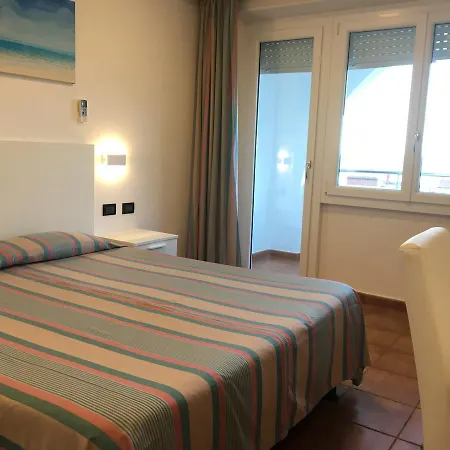 Bahamas Hotel 2*