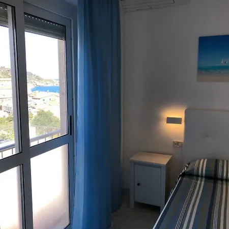 Bahamas 2*