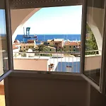 Bahamas Hotel 2*
