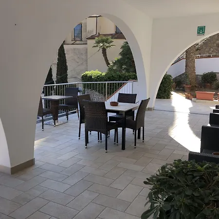 Bahamas Hotel 2*