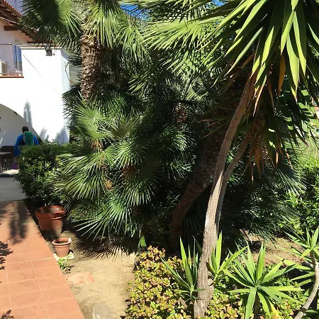 מלון Bahamas 2*
